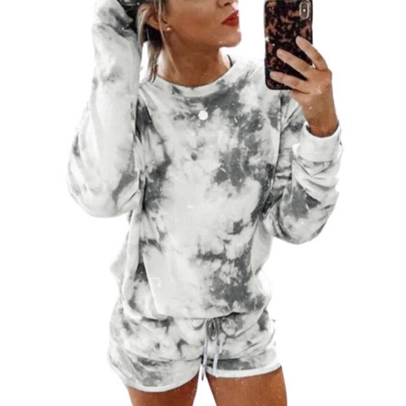 Other - Black & White tie-dye long sleeve lounge set
